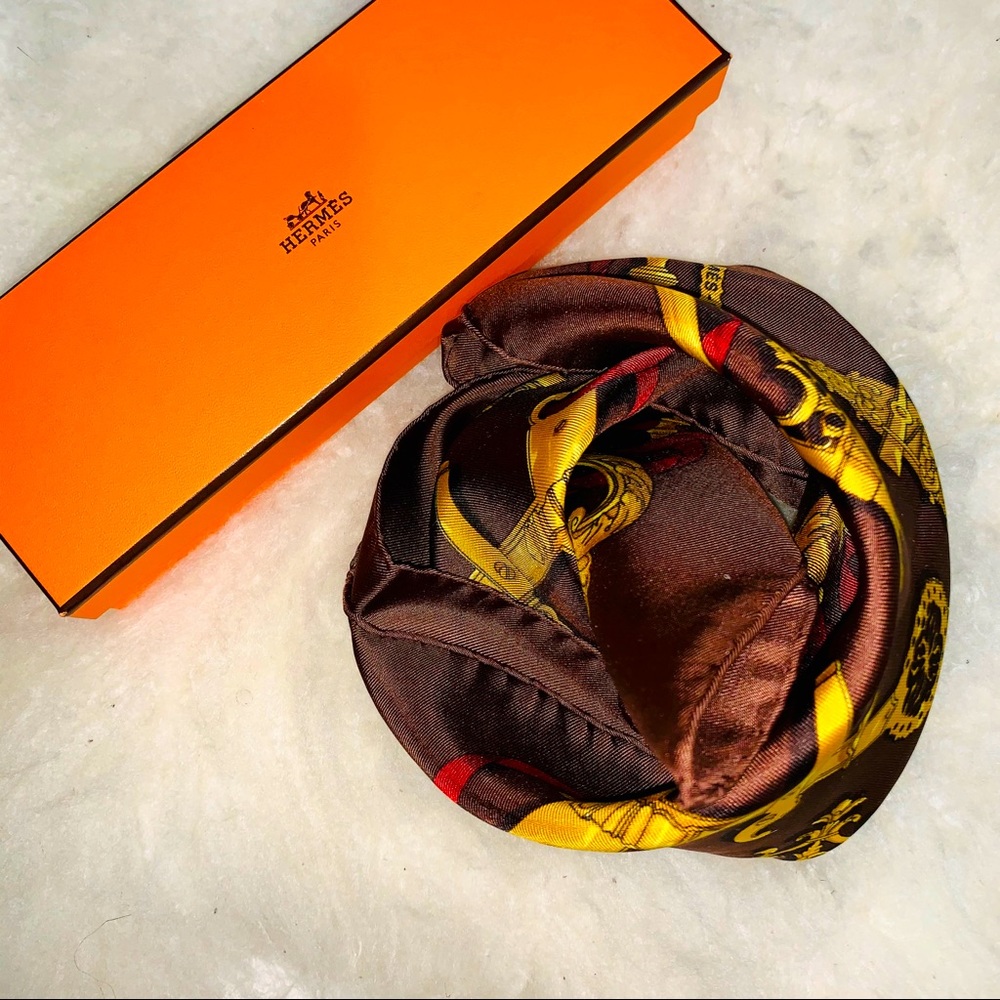 SOLD Hermès | Ferronnerie Silk Scarf - Picture 2 of 9